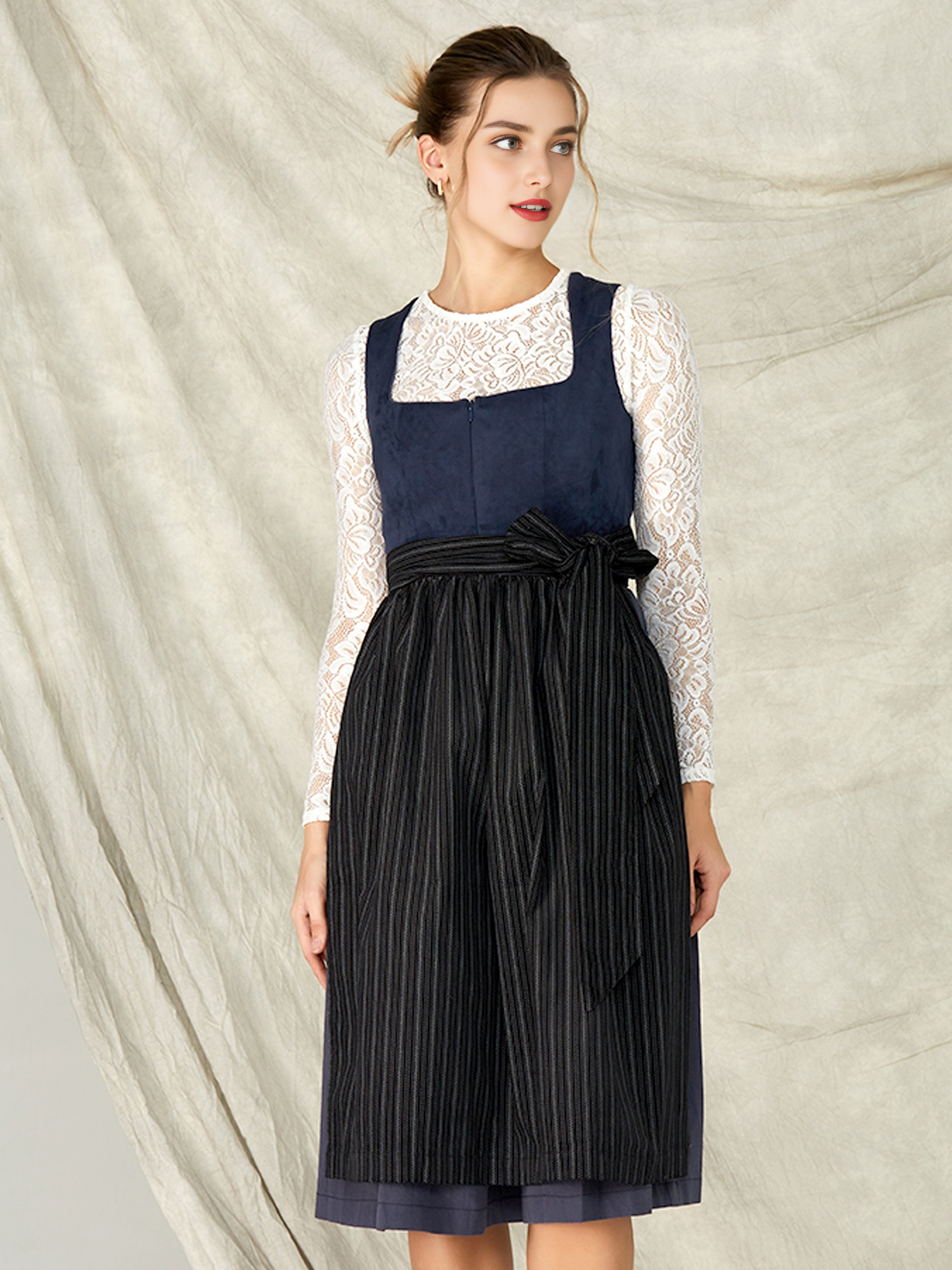 Modernes Dirndl in Blau