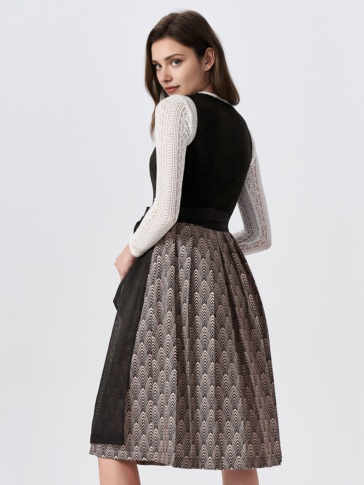 Rot Schwarz Dirndl – Eleganz und Leidenschaft