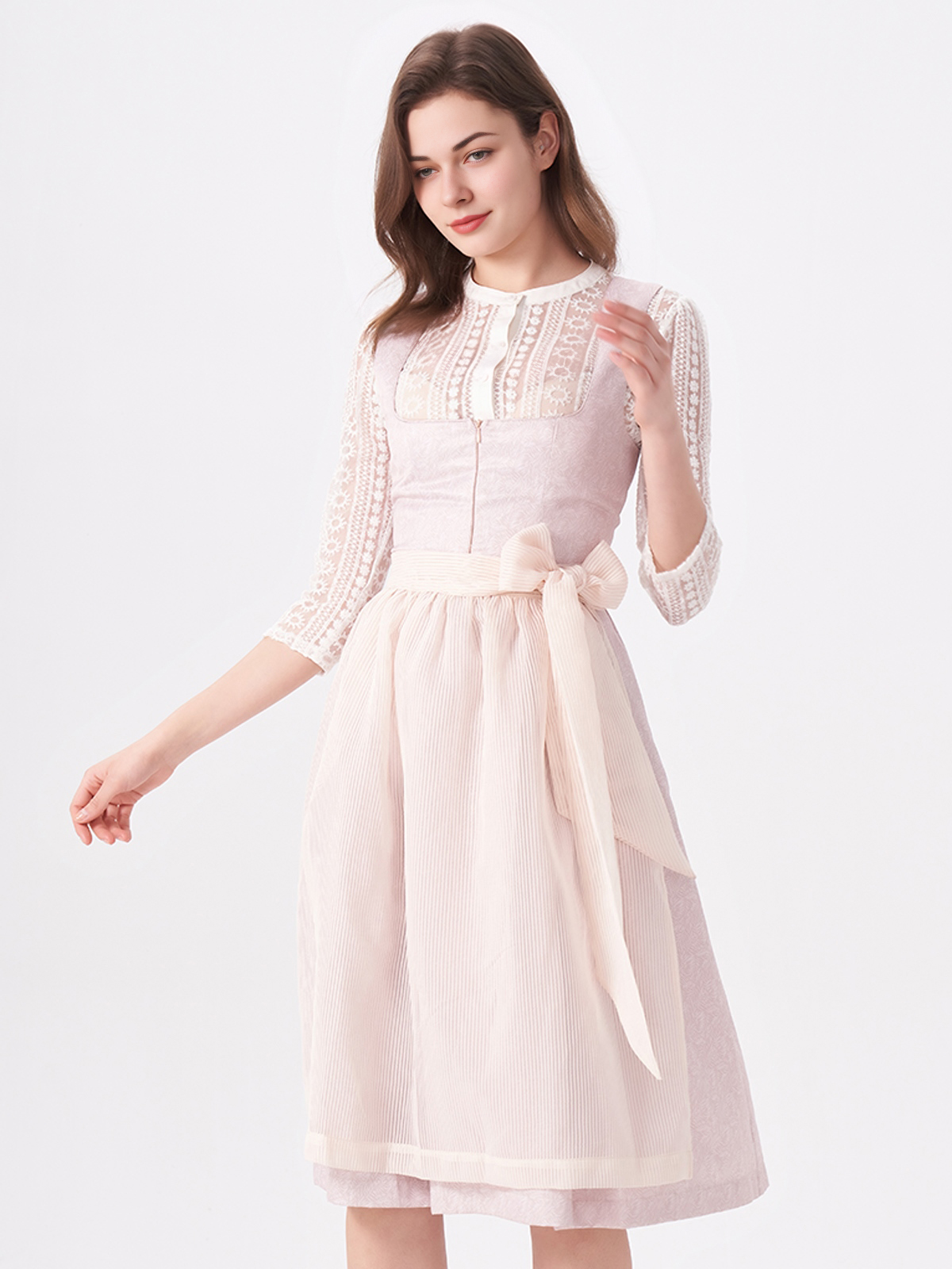 Dirndl Brombeerfarben mit passender Bluse