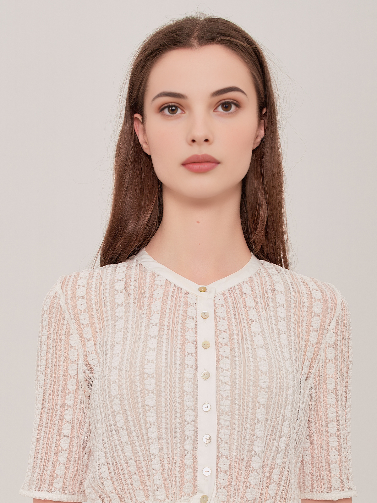 Dirndl Bluse Langarm in Weiß mit Spitzenverzierung