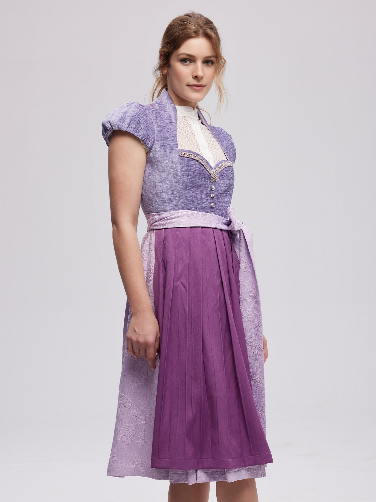 Dirndl hochgeschlossen blau in eleganter Ausführung