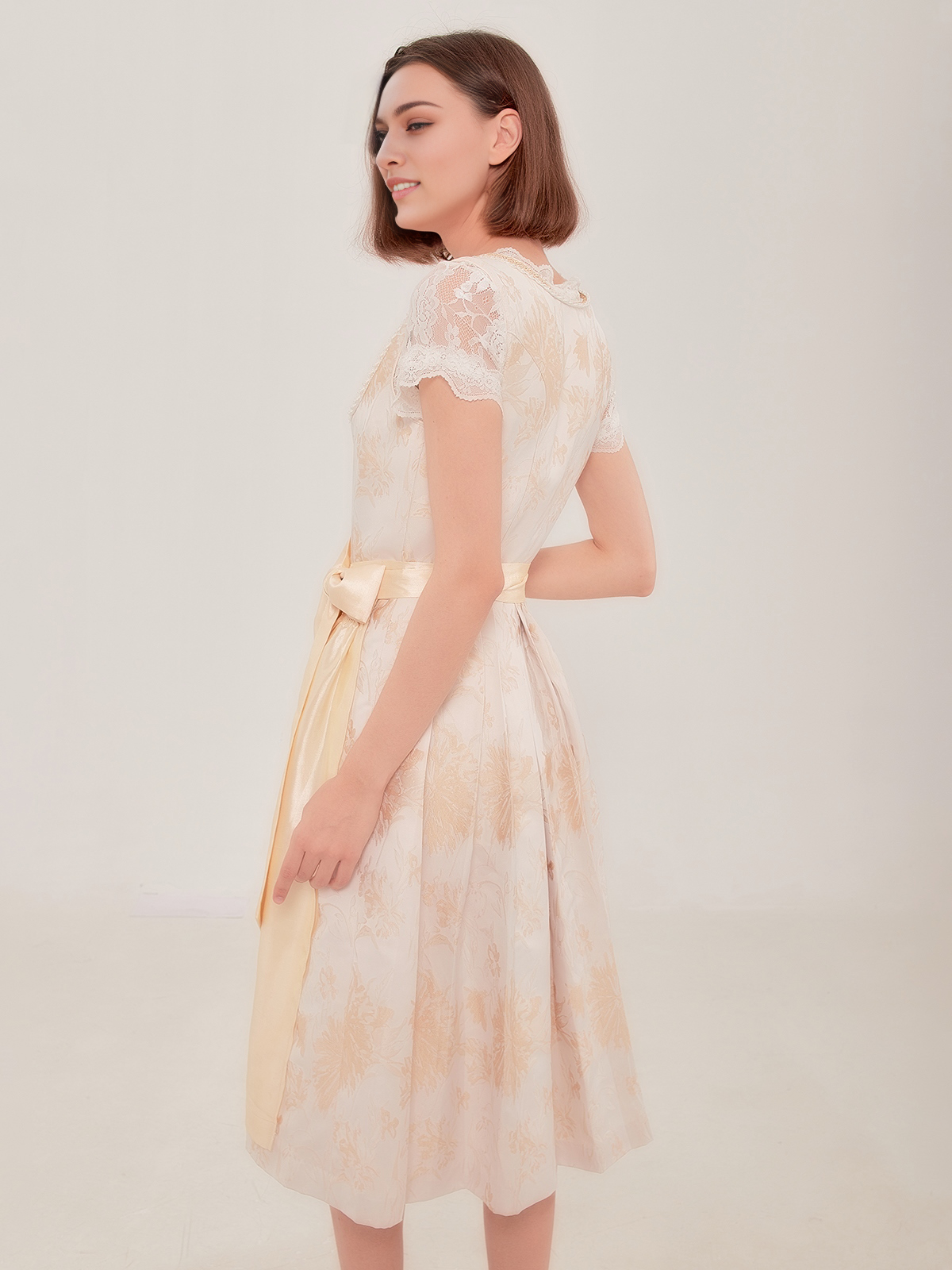 Midi Dirndl Grün in eleganter Ausführung