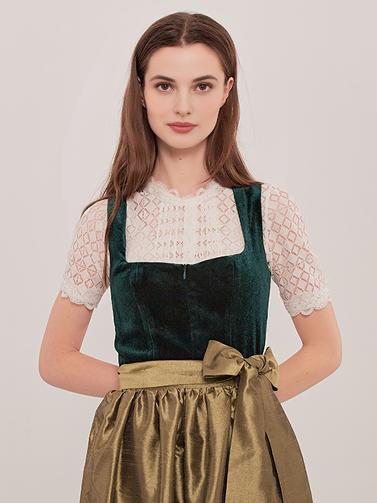 Modernes Dirndl in Grün