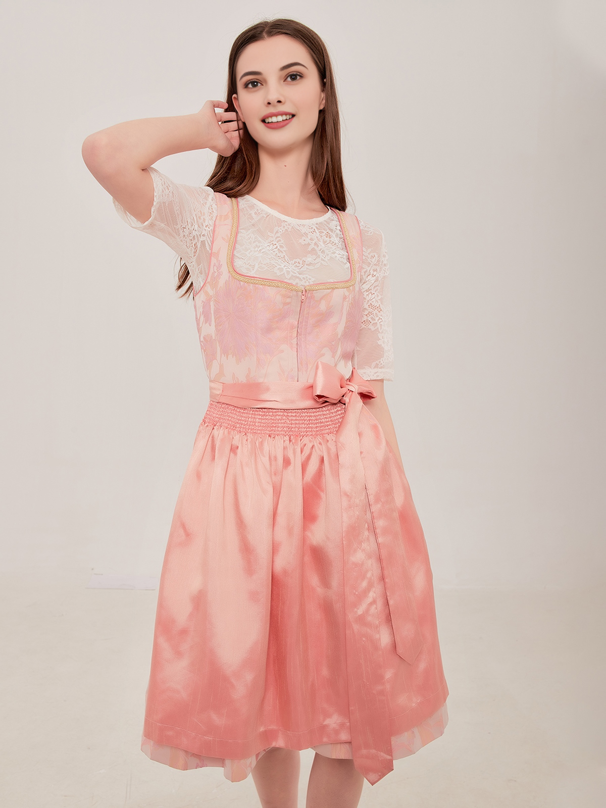 Dirndl in Rosa mit grünen Akzenten – perfekt für festliche Anlässe