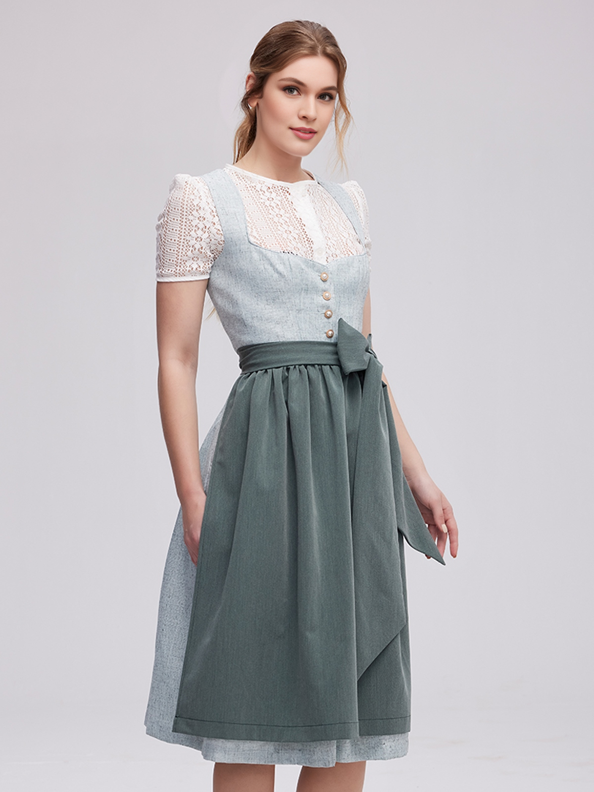 Modernes Dirndl in grünem Samt