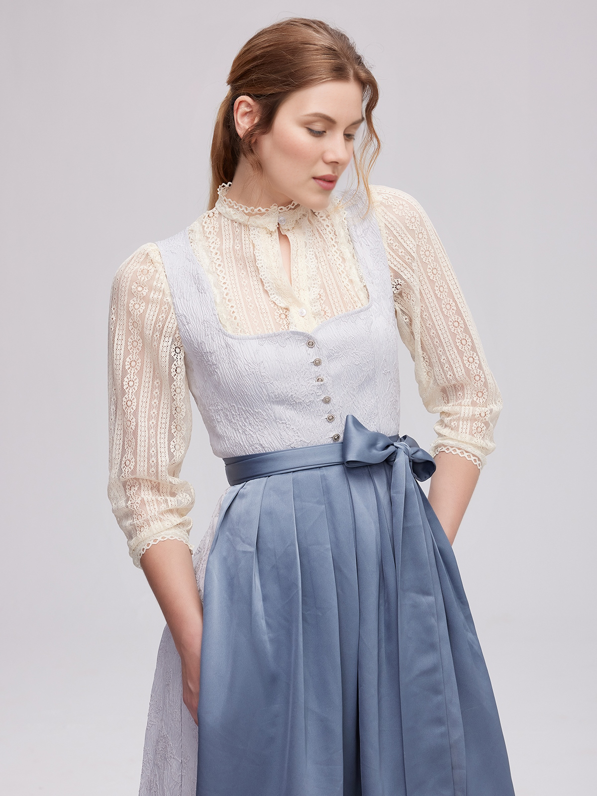 Dirndl in Gelb mit Samtoptik