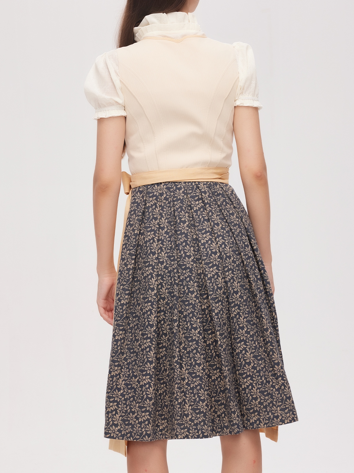 Hellgrünes Dirndl – frisch und stilvoll