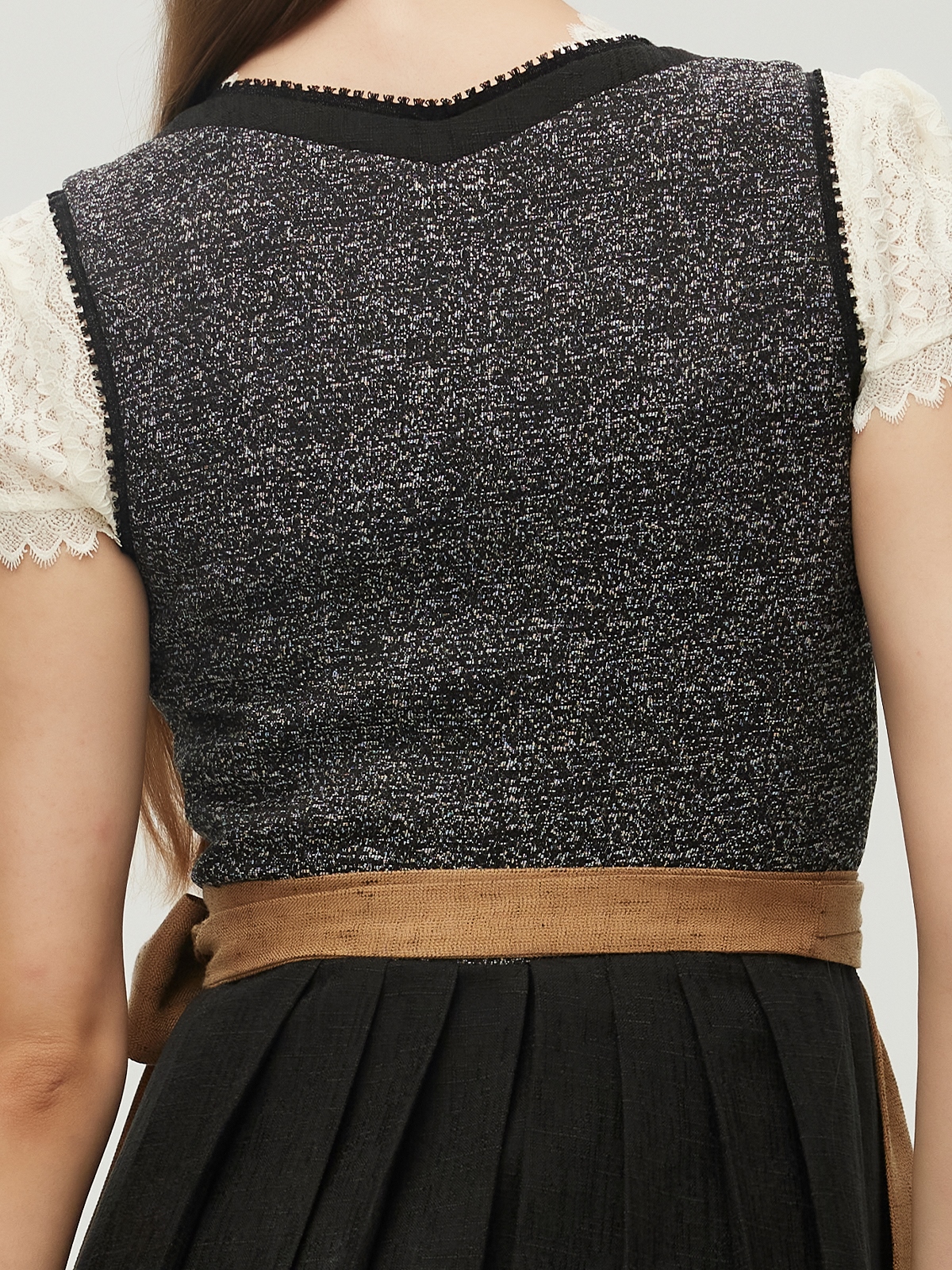 Perfektes schwarzes Ja Mei Dirndl mit modernem Schnitt