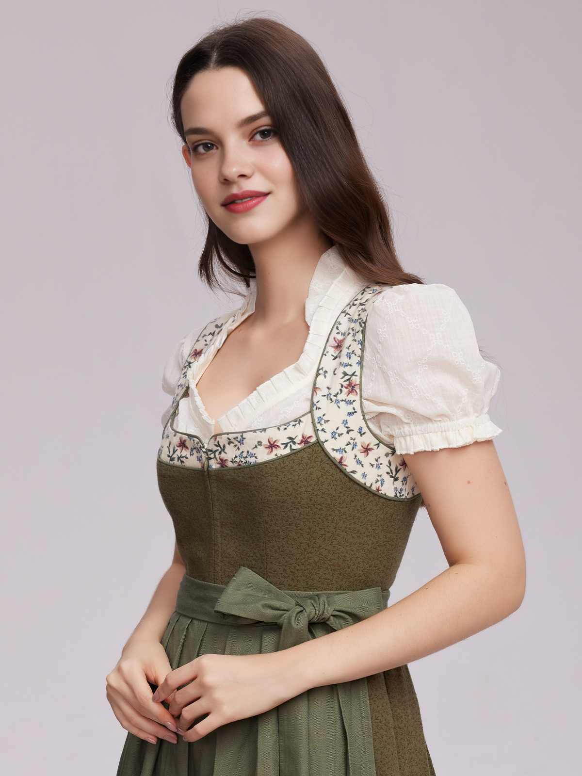 Modernes Dirndl in Grün