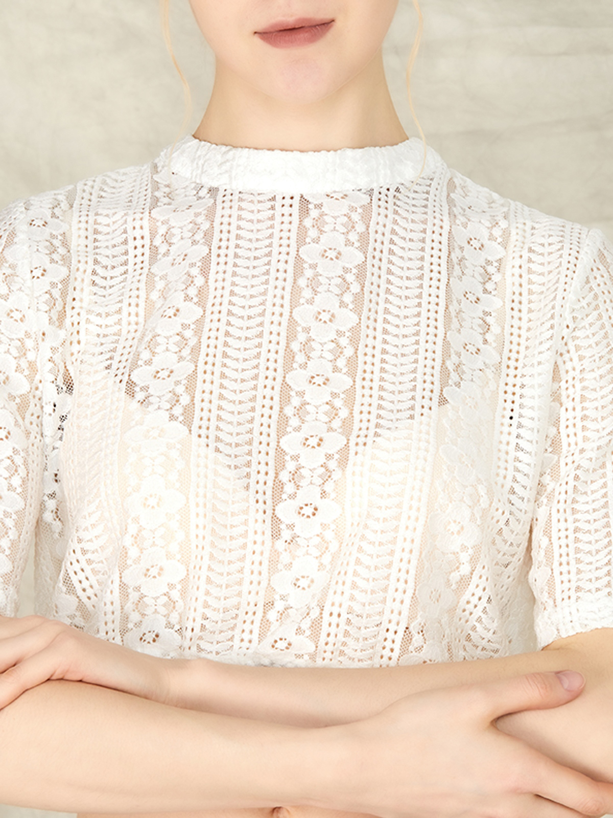 Blaues Dirndl mit weißer Bluse