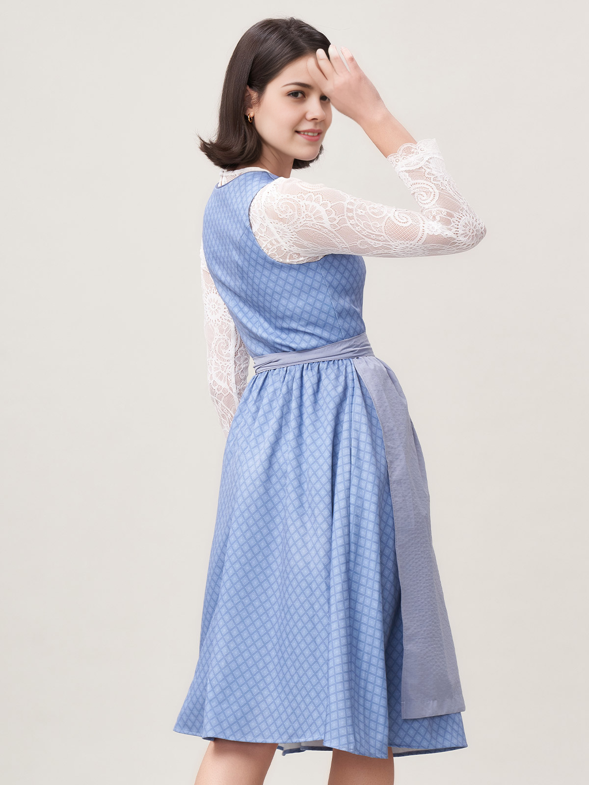 Schwarzes Dirndl mit blauen Details