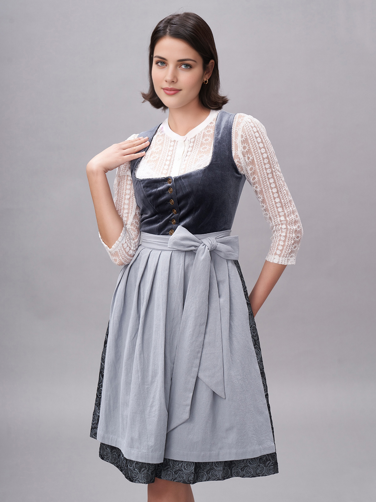 Traditionelles blaues Dirndl mit feinen Details
