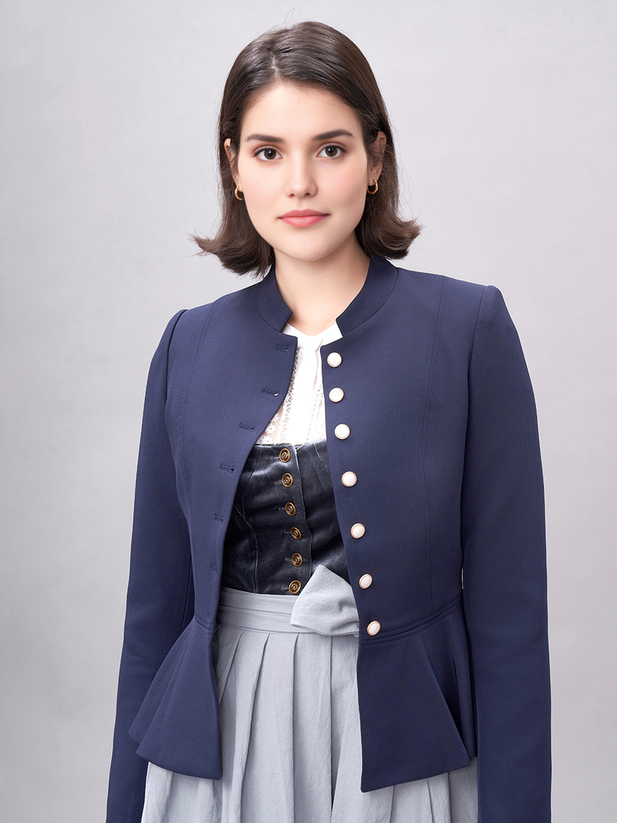 Dirndl Weiß mit marineblauer Schürze