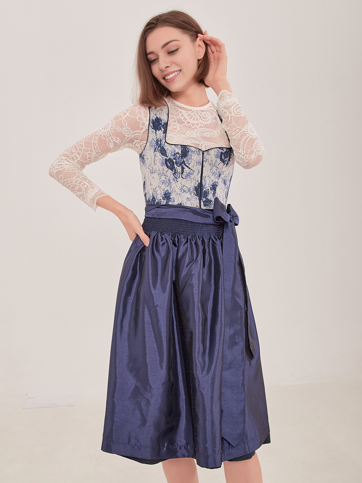 Helles Dirndl in zartem Blau