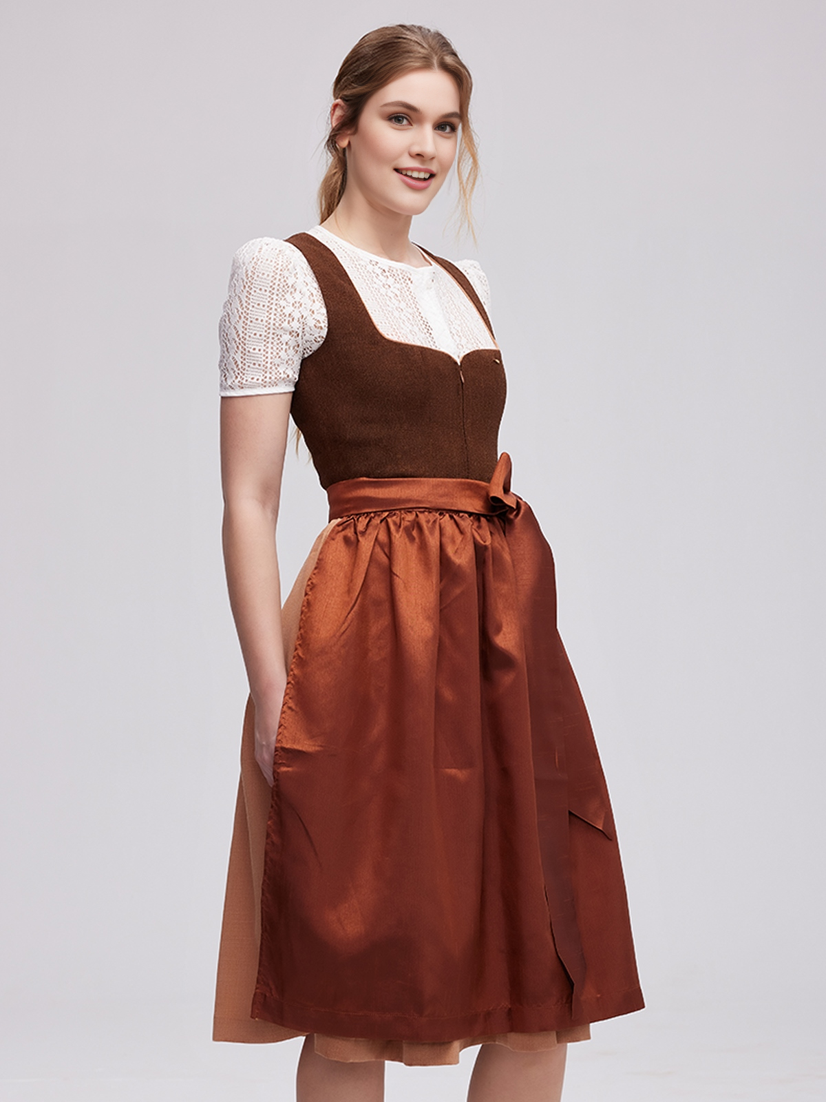 Oranges Dirndl – Eleganz und Tradition