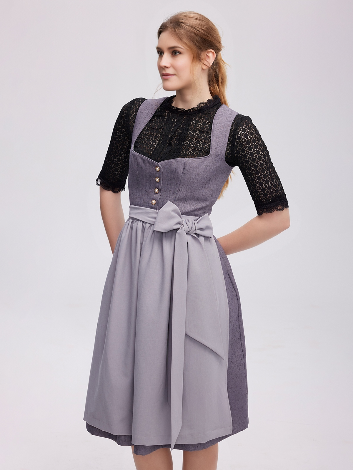 Modernes Dirndl in rosa und hellblau
