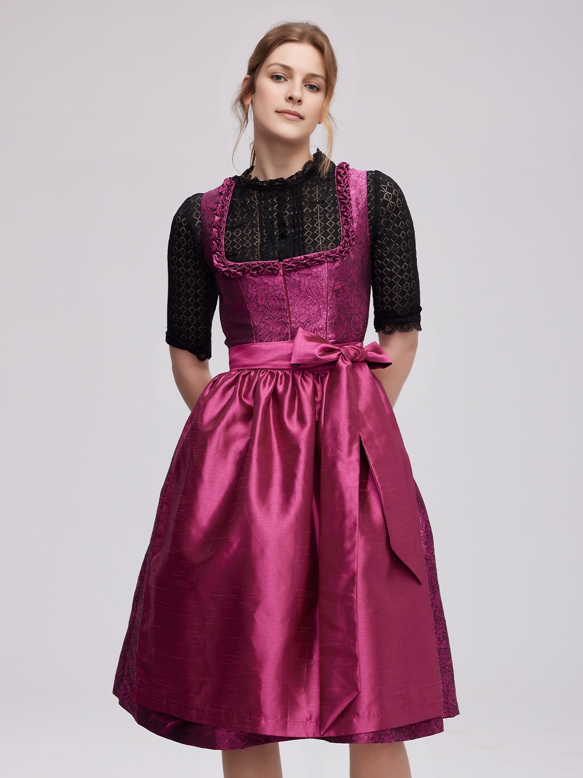 SamtDirndl Rot in eleganter Ausführung