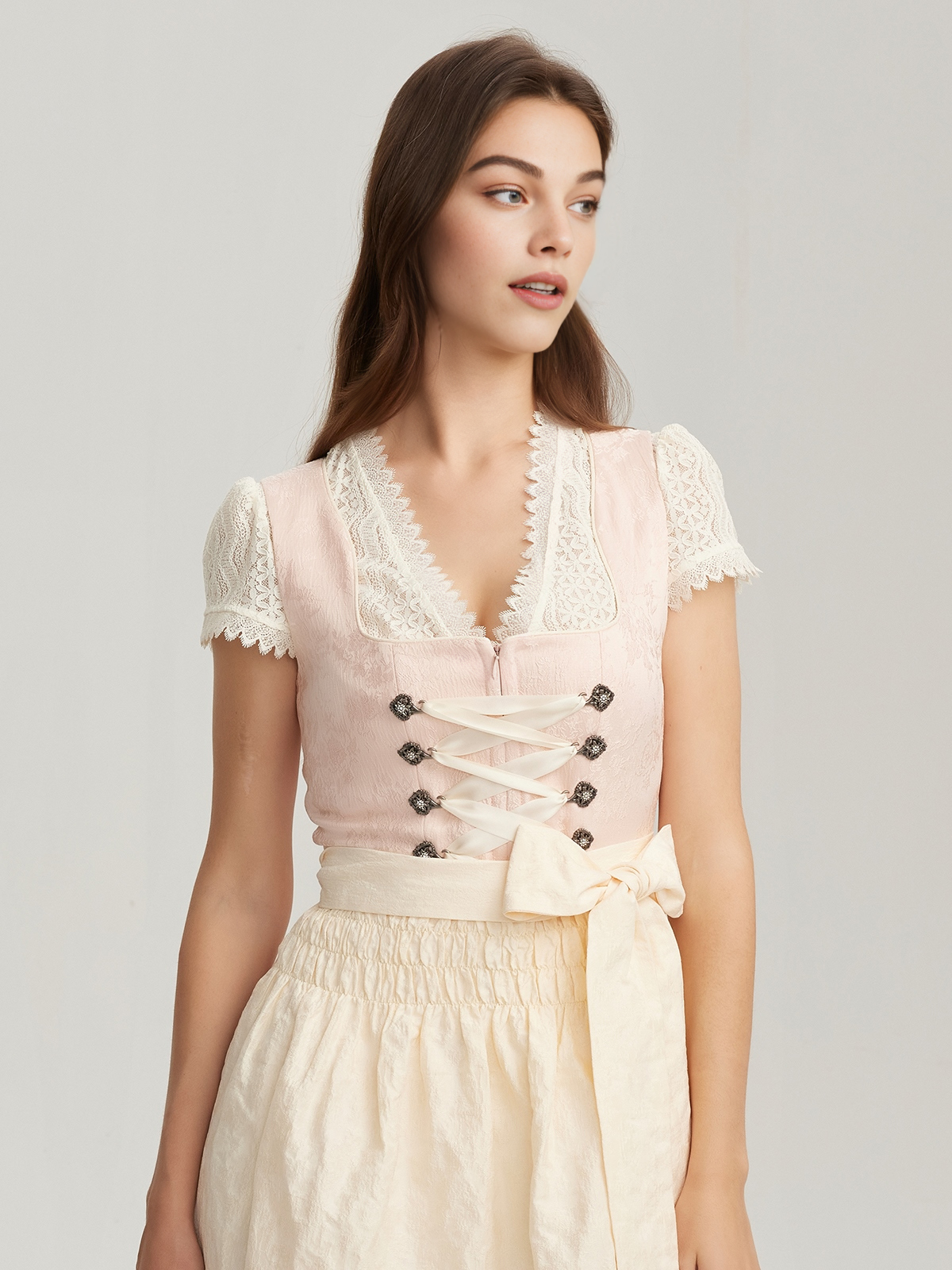 Dirndl Rot Samt in eleganter Ausführung