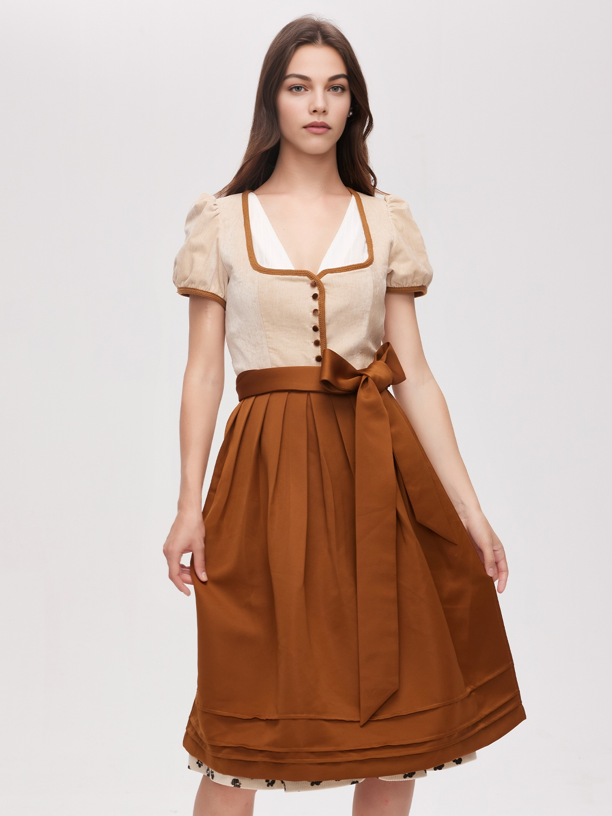 Braunes Dirndl mit modernem Schnitt