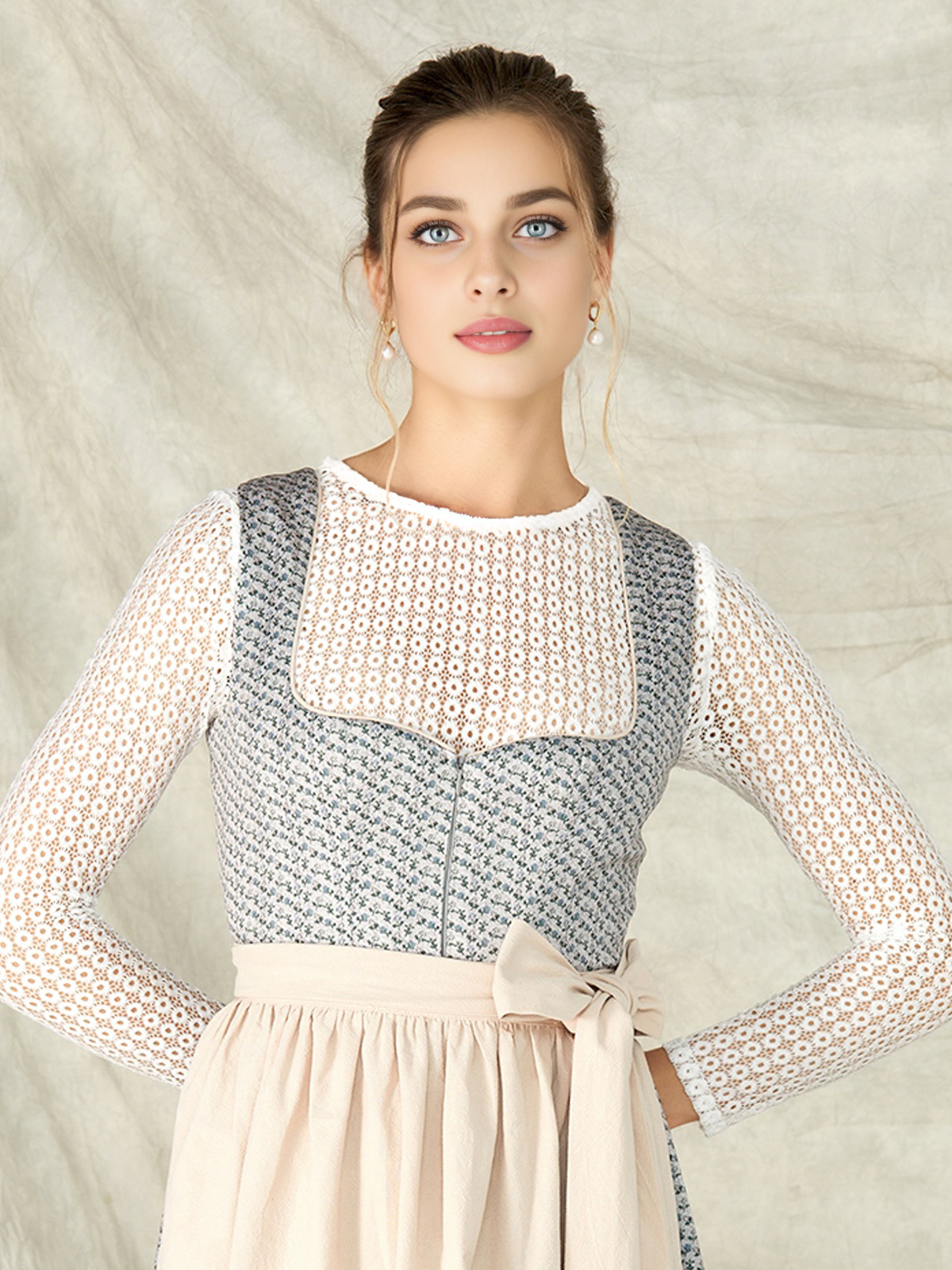 Elegantes Dirndl ohne Ausschnitt in Blau
