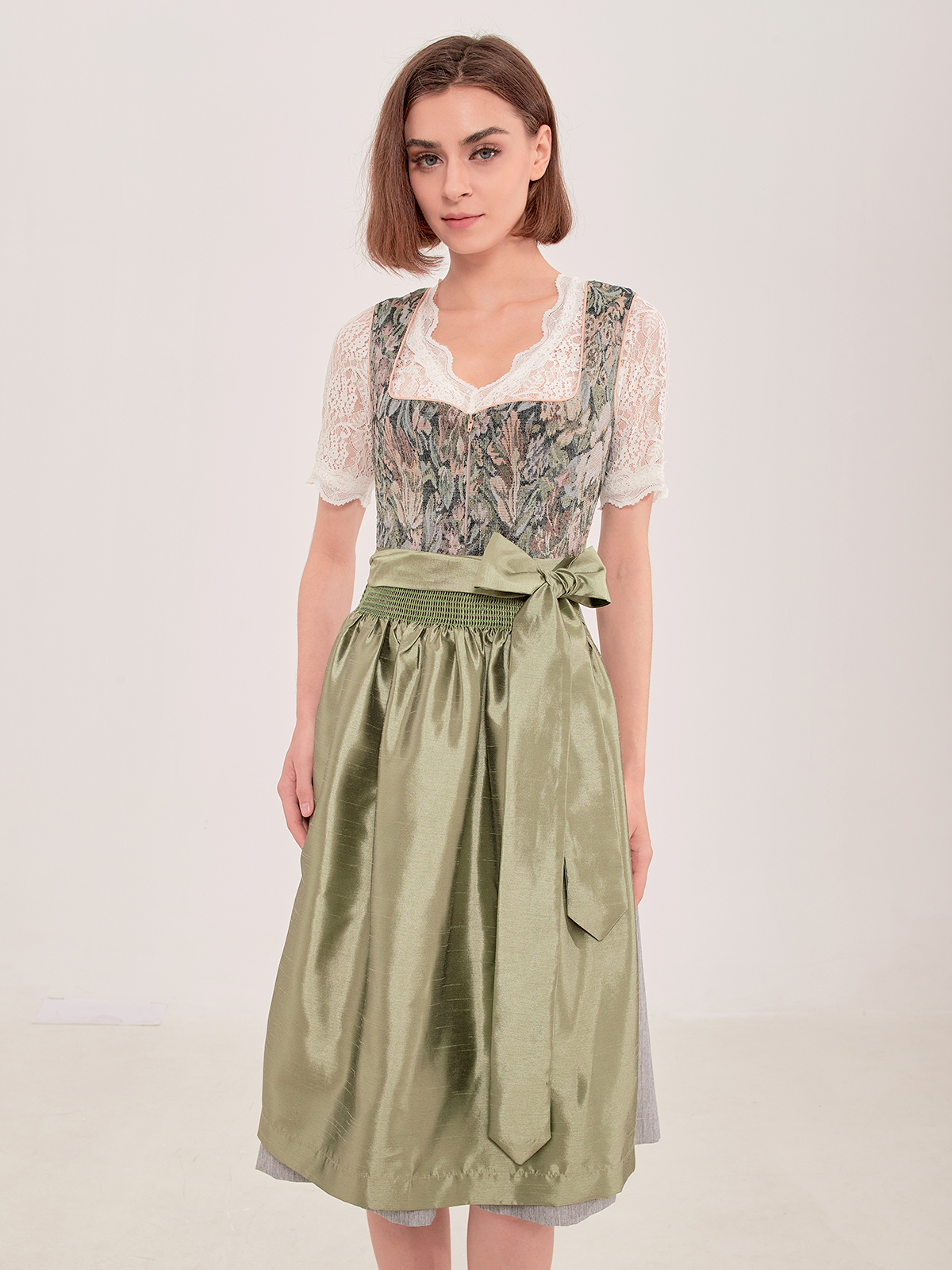 Modernes Dirndl in Grün