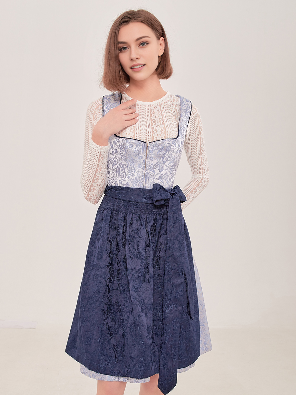 Elegantes blaues Jamei Dirndl