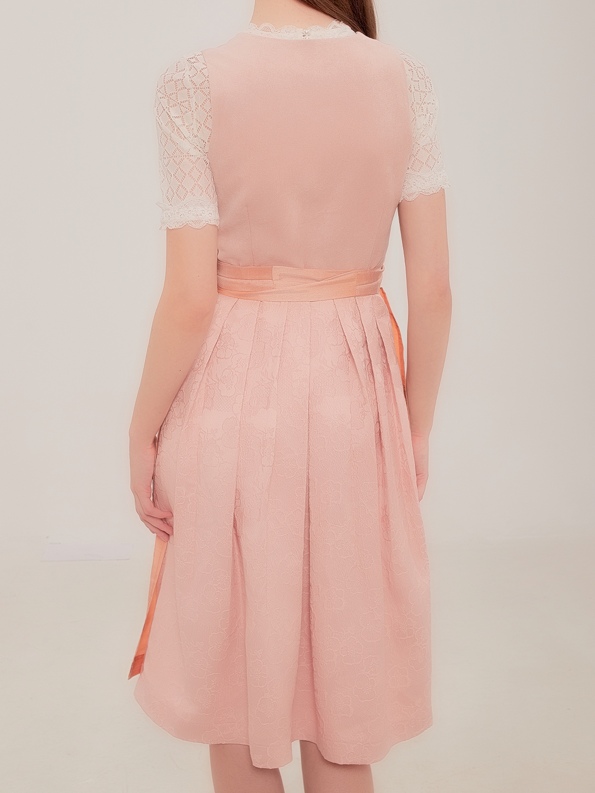 Dirndl in Rosa – Eleganz pur