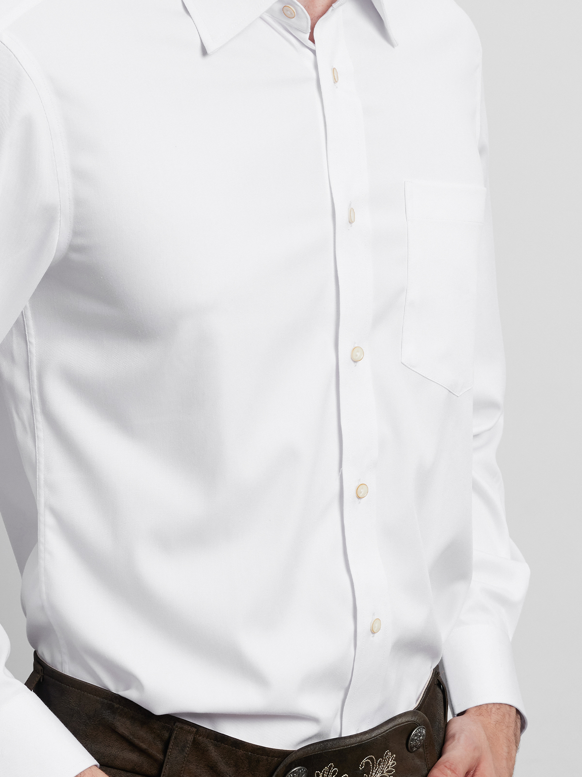 Weinrote Dirndlbluse mit Spitzenapplikationen