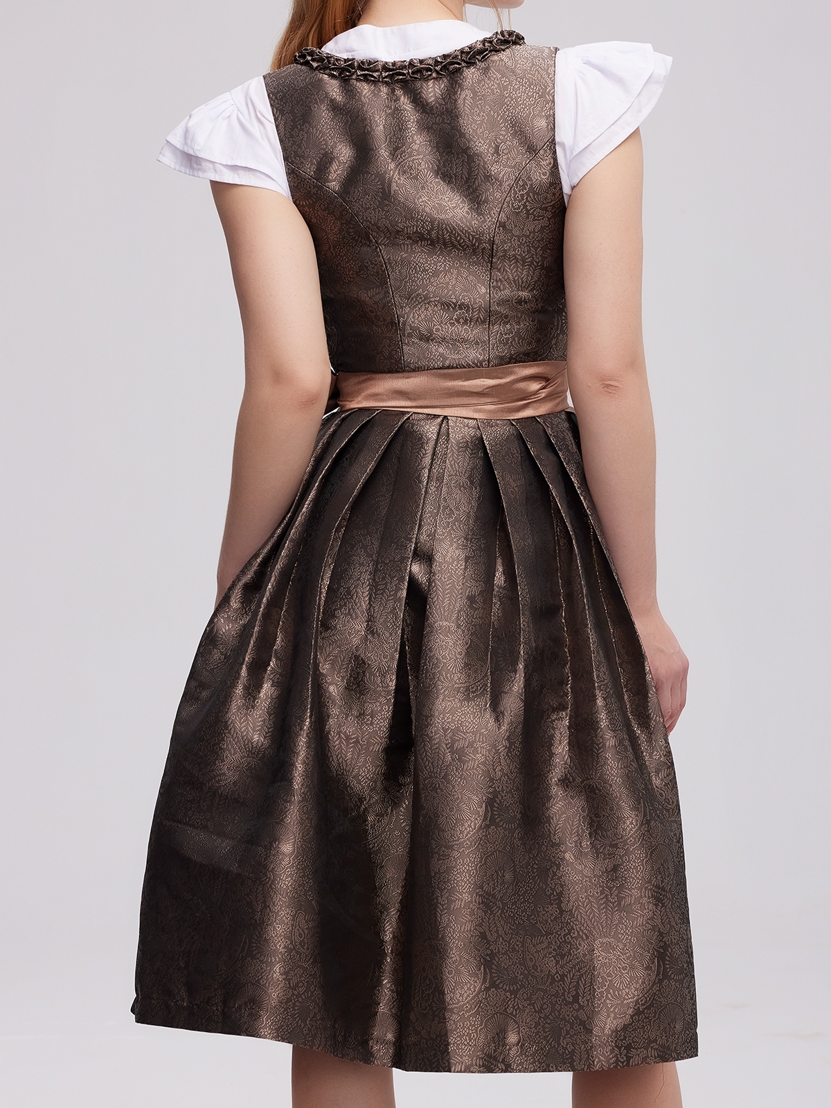 Moderne Dirndlbluse in Braun